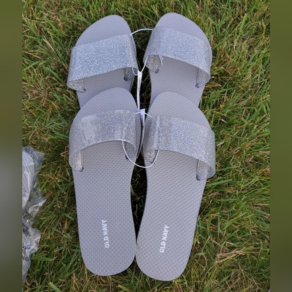 23 Pairs Old Navy Women's Gray Slide Sandals NEW!!